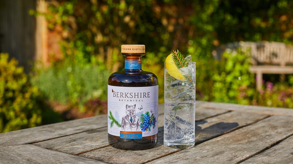 Как да си направим: Освежаващ коктейл с Berkshire Botanical Dry Gin и Lixir Indian Tonic